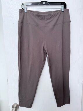 Eileen Fisher Pull-On Capri Leggings in Taupe Brown, size L